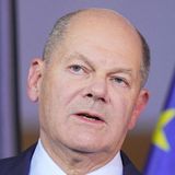 Der Streit um die Wirtschafts- und Haushaltspolitik eskaliert. In einem Krisentreffen im Kanzleramt fordert Scholz den Finanzminister und FDP-Chef Christian Lindner auf, die Aufnahme von mehr Schulden zu ermöglichen. Der weigert sich. Der Kanzler entlässt ihn – und lässt dem Rauswurf eine beispiellose öffentliche Abrechnung folgen: Lindner habe "Gesetze sachfremd blockiert", sein Vertrauen missbraucht und "kleinkariert politisch taktiert". Scholz' Ampel-Koalition ist Geschichte