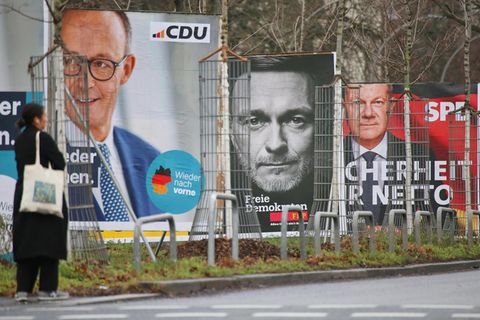 Wahlplakate zur Bundestagswahl: "Real-O-Mat" als Entscheidungshilfe