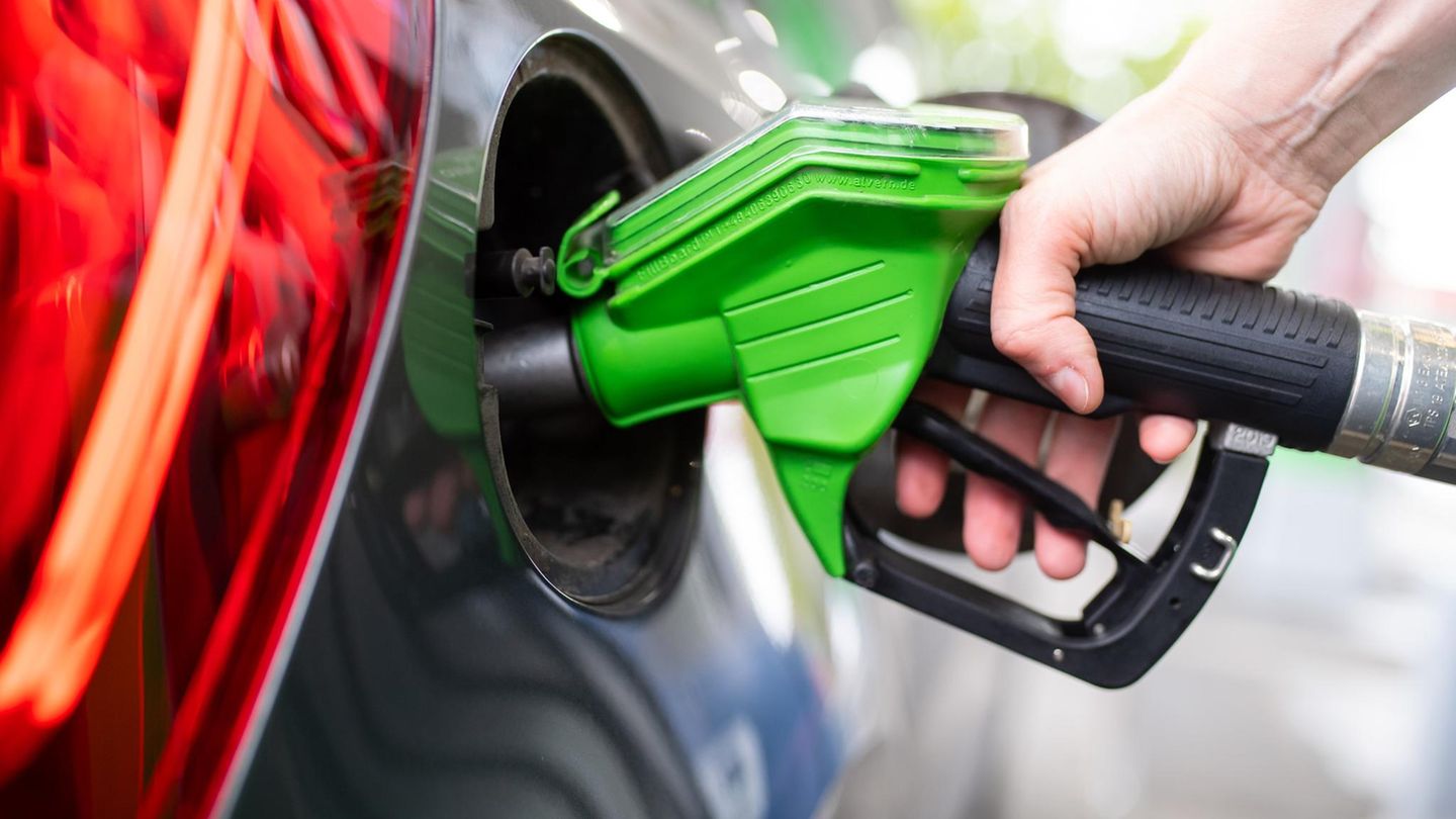 Fueling for a cent – do you have to pay for errors?