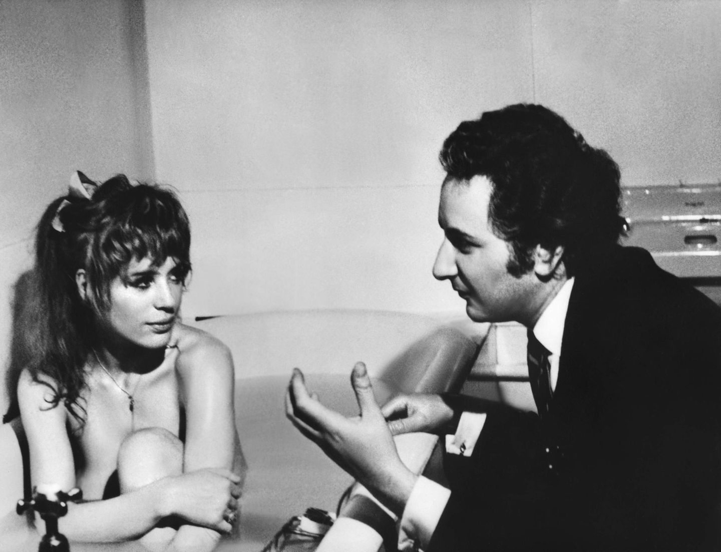 Parallel zu ihren Erfolgen als Sängerin bastelte sie auch an einer Schauspielkarriere. Ihr 1967 unter der Regie Michael Winner (Foto) entstandenes Comedy-Drama "Was kommt danach …?" erlangte vor allem wegen einer Szene zweifelhafte Berühmtheit: Es wurde zum ersten Mal in der Filmhistorie das Wort "fuck" verwendet