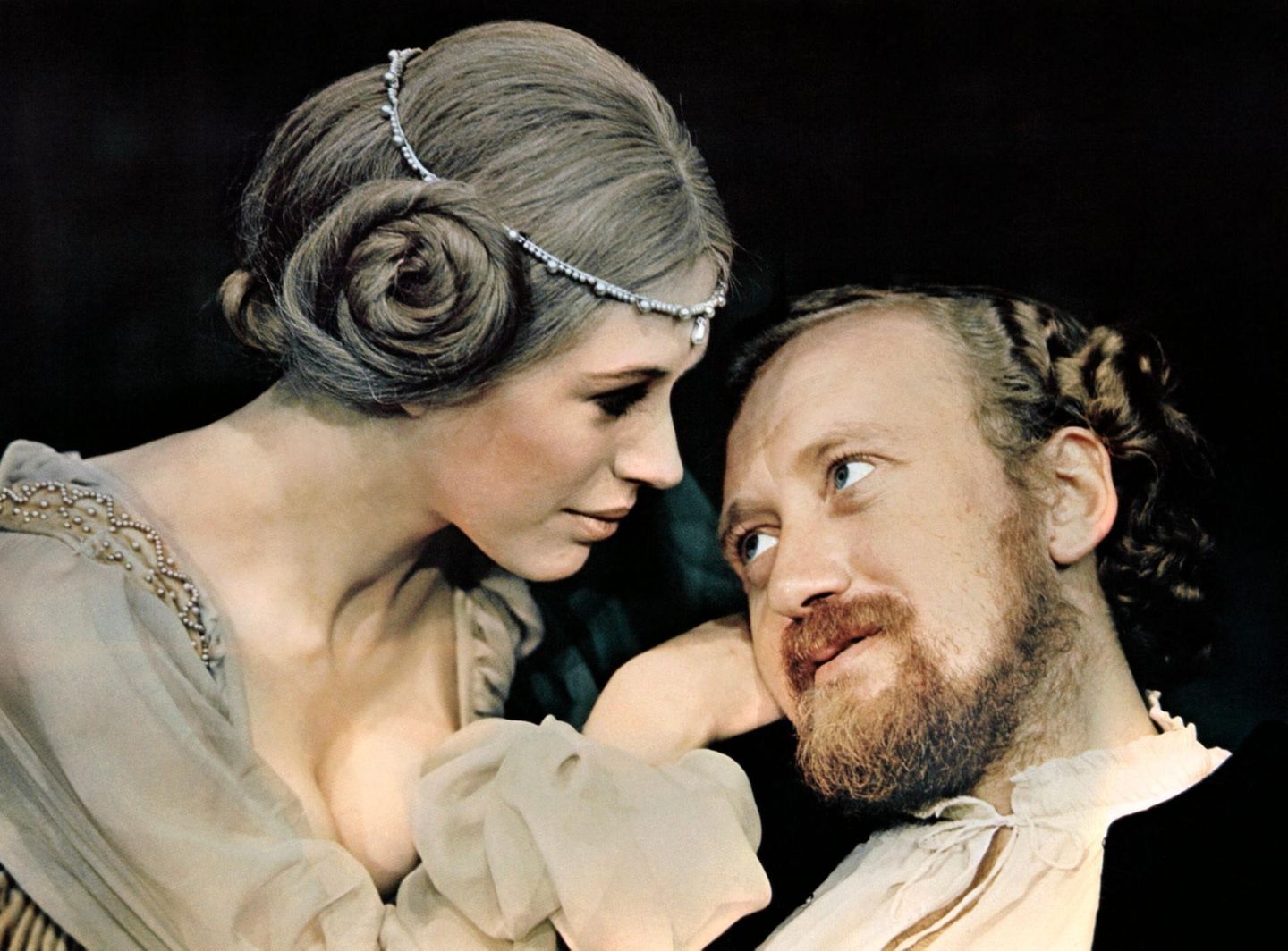 1969 verkörperte sie in Tony Richardsons "Hamlet"-Verfilmung die Ophelia, später gelang ihr auch eine erfolgreiche Bühnenkarriere als Theaterschauspielerin