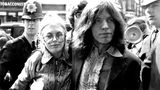 Im "Swinging London" waren sie zeitweise das coolste Paar: Ihre Beziehung mit Mick Jagger produzierte viele Schlagzeilen. Bei einer Razzia im Haus von Keith Richards wurde sie im Februar 1967 wegen unerlaubten Drogenbesitzes verhaftet. Sie soll dabei nackt vor dem Polizisten gestanden haben. Die Beziehung endete allerdings tragisch: Im Sommer 1968 verlor sie bei einer Fehlgeburt den gemeinsamen Sohn, 1969 wurde sie nach der Trennung von dem Rolling Stone heroinabhängig