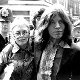 Im "Swinging London" waren sie zeitweise das coolste Paar: Ihre Beziehung mit Mick Jagger produzierte viele Schlagzeilen. Bei einer Razzia im Haus von Keith Richards wurde sie im Februar 1967 wegen unerlaubten Drogenbesitzes verhaftet. Sie soll dabei nackt vor dem Polizisten gestanden haben. Die Beziehung endete allerdings tragisch: Im Sommer 1968 verlor sie bei einer Fehlgeburt den gemeinsamen Sohn, 1969 wurde sie nach der Trennung von dem Rolling Stone heroinabhängig
