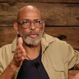 Eigentlich muss jeder mal Teamchef sein. Doch Pierre Sanoussi-Bliss will partout nicht. "Ich mache es nicht", sagt er im Dschungeltelefon. "Ich wecke niemanden, ich gebe keine Kommandos. Das tue ich erwachsenen Menschen nicht an. Ich tue es nicht!"