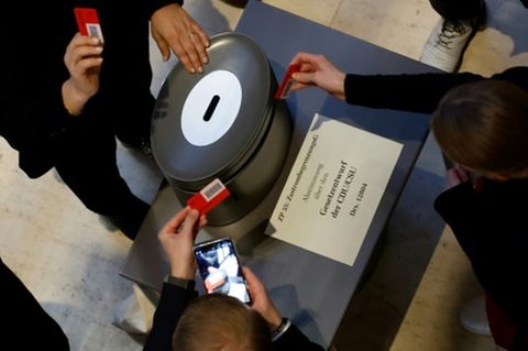 Wahlurne im Bundestag