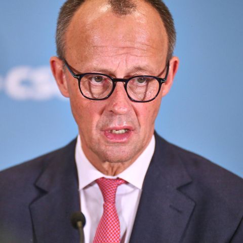 Friedrich Merz spricht nach der namentlichen Abstimmung über das sogenannte Zustrombegrenzungsgesetz