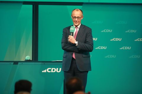 Friedrich Merz vor gutem Hintergrund