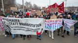 In Leipzig gingen 9000 Personen auf die Straße, unter dem Motto "Brandmauer statt Brandstifter". Mitorganisatorin Bente Stork sagte in Richtung Union und Merz: "Wer mit Faschisten kooperiert, der muss mit unserem Widerstand rechnen"
