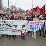 In Leipzig gingen 9000 Personen auf die Straße, unter dem Motto "Brandmauer statt Brandstifter". Mitorganisatorin Bente Stork sagte in Richtung Union und Merz: "Wer mit Faschisten kooperiert, der muss mit unserem Widerstand rechnen"
