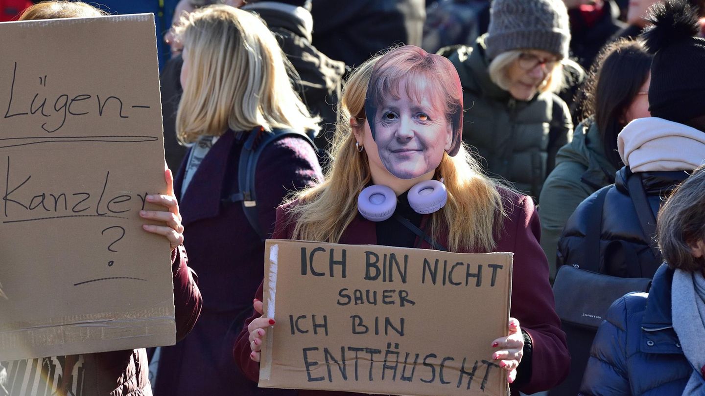 Auch in Mannheim beriefen sich Demo-Teilnehmer auf die Ex-Bundeskanzlerin. Dort versammelten sich am Samstag etwa 15.000 Menschen