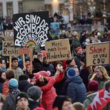 Andere Demonstrationen blieben jedoch friedlich. In Stuttgart protestierten 44.000 Menschen gegen die Zusammenarbeit der Union mit der AfD, und auch in anderen Gegenden im Ländle wie Karlsruhe oder Heilbronn gingen Tausende auf die Straße