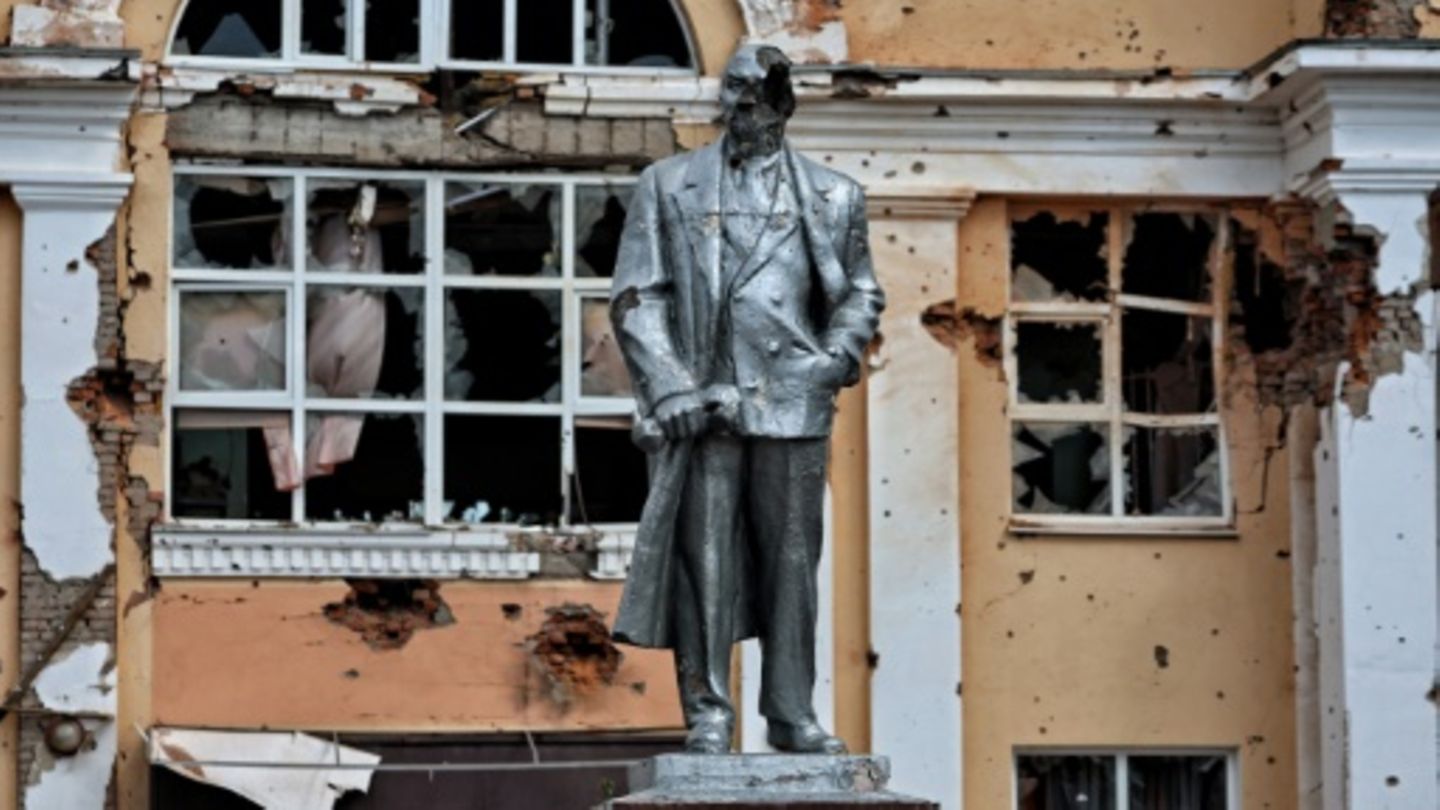Beschädigte Lenin-Statue in Sudscha (Archivbild)
