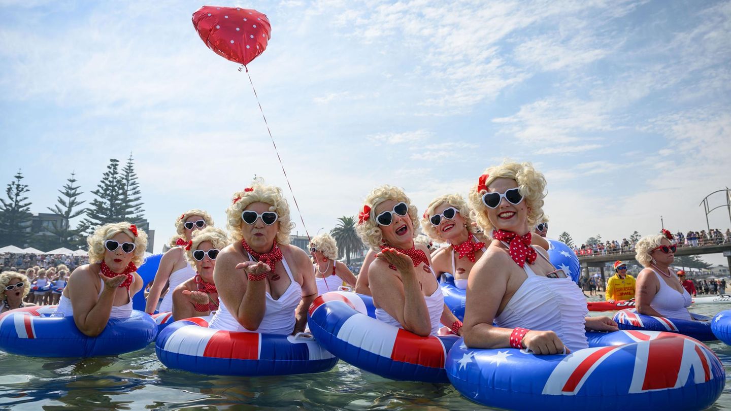 Hunderte Marilyn-Monroe-Doppelgängerinnen nehmen am Marilyn Jetty Swim teil