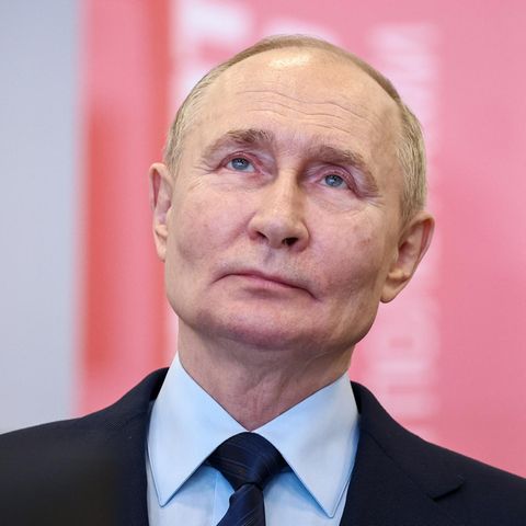 Russlands Präsident Wladimir Putin besucht das Forschungs- und Produktionszentrum für unbemannte Flugsysteme Samara in Toljatti