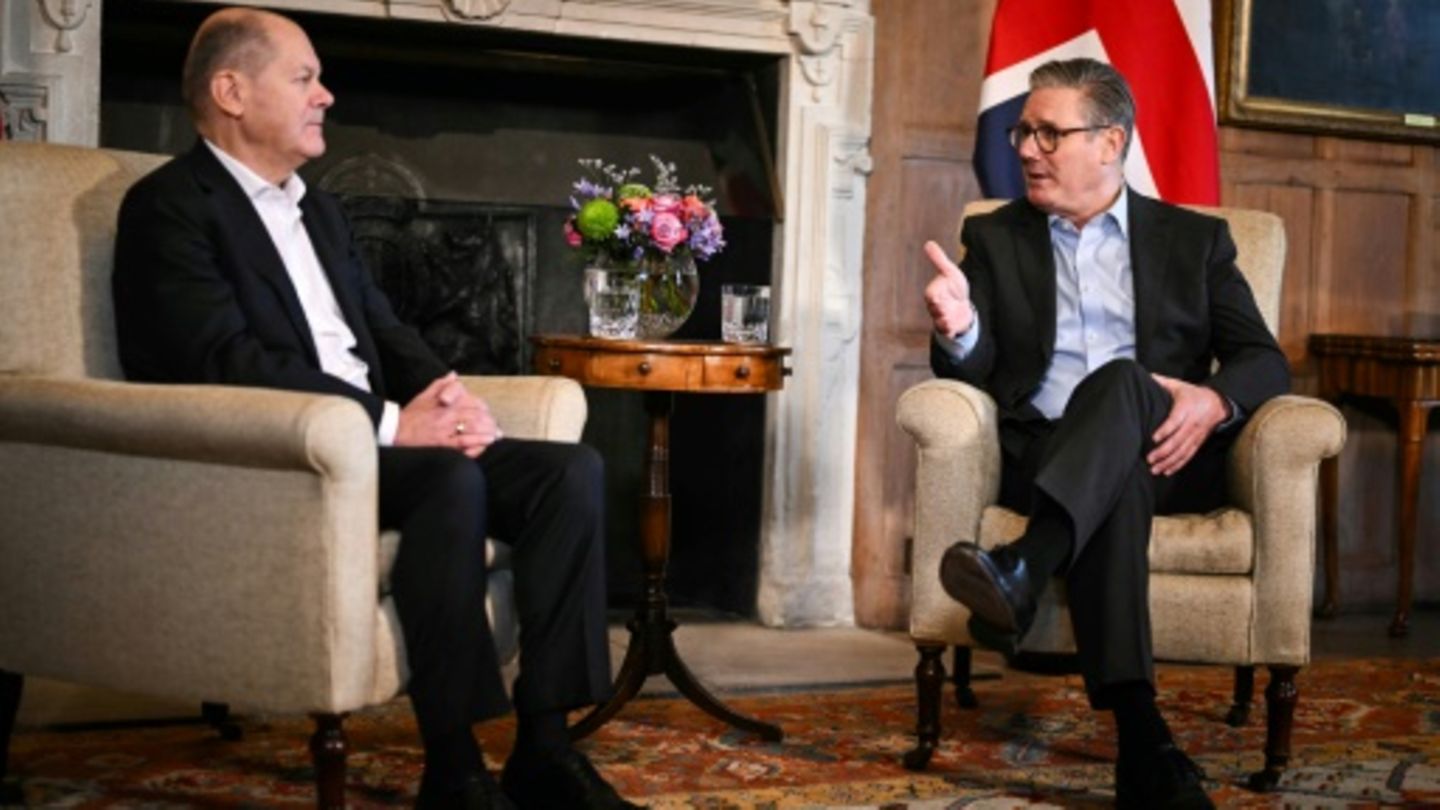 Scholz (l.) und Starmer