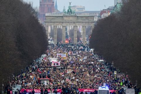 Bis zu 250.000 Demonstranten allein in Berlin