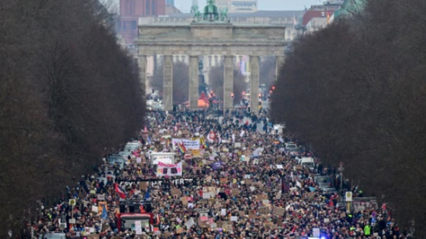 Bis zu 250.000 Demonstranten allein in Berlin