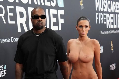 Bianca Censori und Kanye West beim Grammy 2025