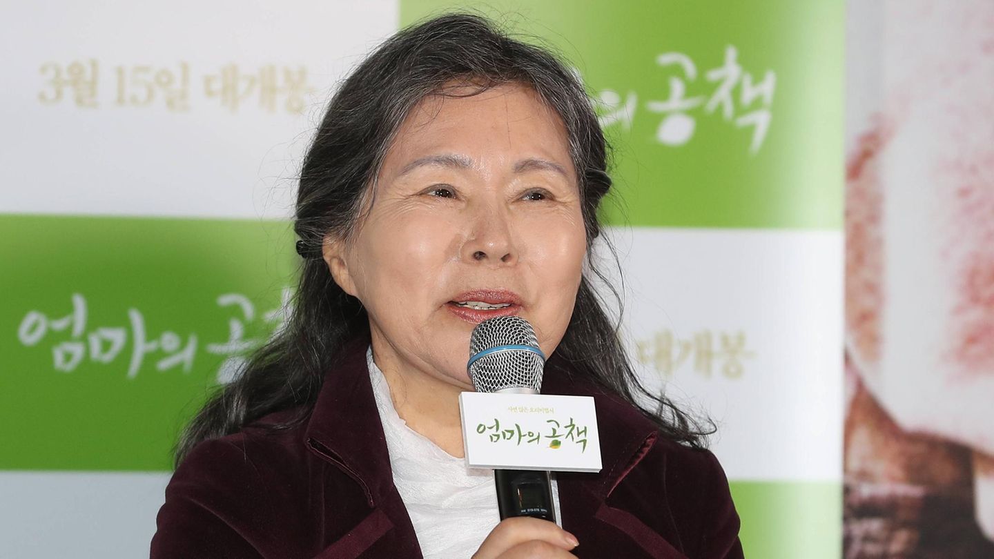 Lee Joo-sil spielte in "Squid Game" die Mutter des Undercover-Detektivs Hwang Joon-ho Lee Joo-sil spielte in "Squid Game" die Mutter des Undercover-Detektivs Hwang Joon-ho