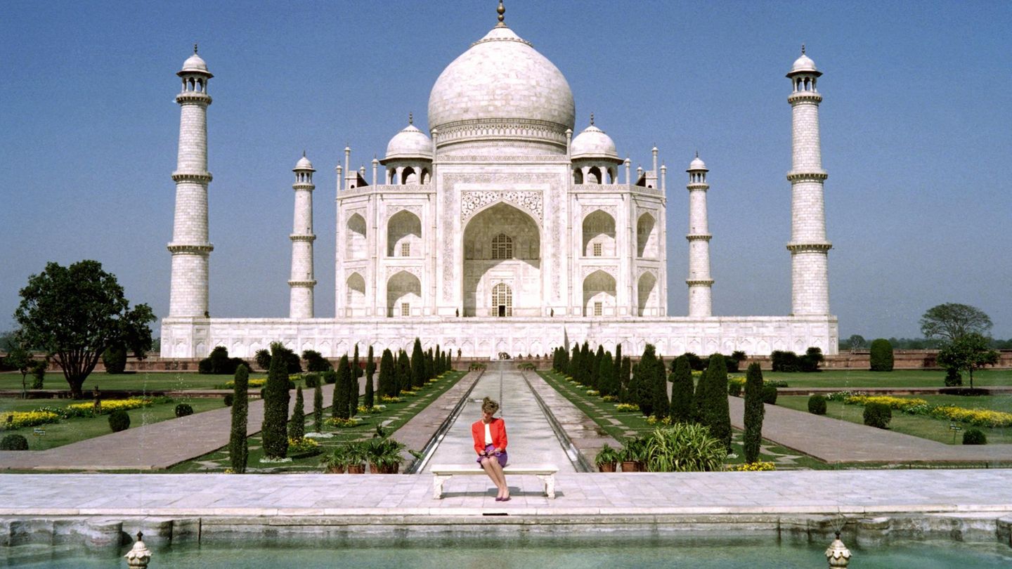 Lady Diana vor dem Taj Mahal in Indien