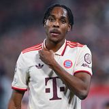 Der Transferpoker um Mathys Tel vom FC Bayern München ist offenbar entschieden. Laut übereinstimmenden Medienberichten wechselt der Angreifer nun doch zu Tottenham Hotspur. Dabei hatte sich der 19-Jährige vor einigen Tagen noch gegen einen Deal mit dem Premier-League-Club entschieden, wie es hieß. Nun soll der Offensivspieler bis zum Saisonende ohne Kaufoption ausgeliehen werden. Der Franzose soll schon am "Deadline Day" den Medizincheck in London absolvieren. Die Spurs hatten zuvor demnach 60 Millionen Euro für einen festen Wechsel geboten. Aber Tel soll es sich dann doch anders überlegt haben
