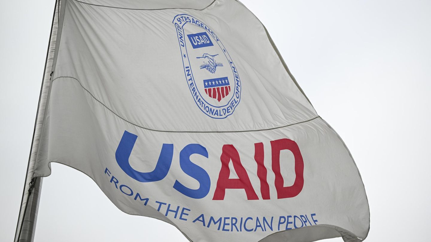 USAid: Donald Trump and Elon Musk wrap development authority