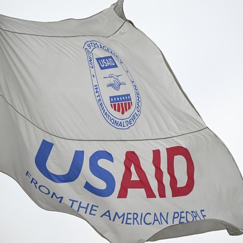 Noch weht die Flagge vor der USAID-Zentrale in Washington