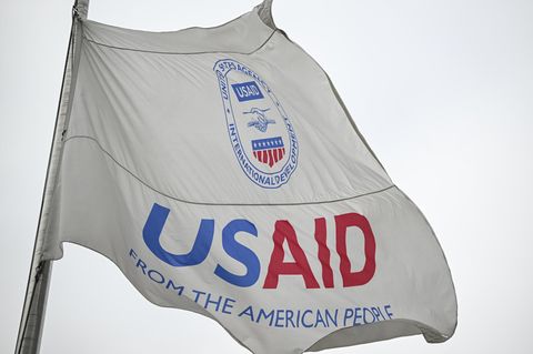 Noch weht die Flagge vor der USAID-Zentrale in Washington