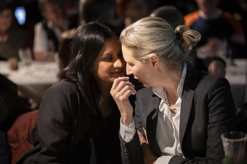 Alice Weidel (rechts) und ihre Frau Sarah Bossard im Januar 2023 in Zürich