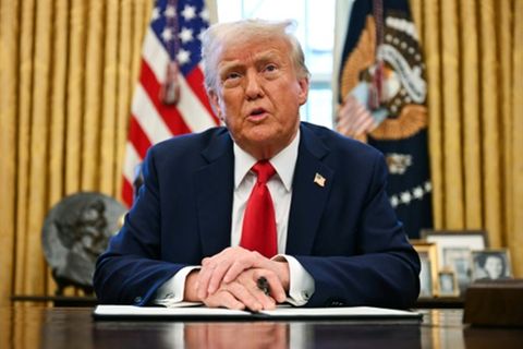 Trump bei Unterzeichnung des Staatsfonds-Dekrets