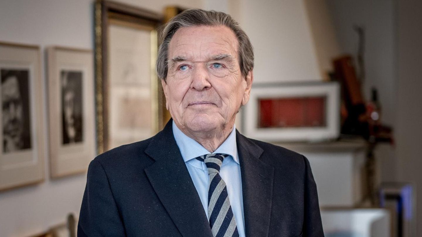 Gerhard Schröder because of “severe burnout syndrome” in the hospital