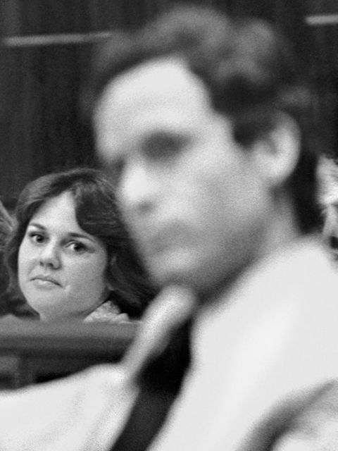 Vier Frauen, die Ted Bundy vor Gericht beobachten