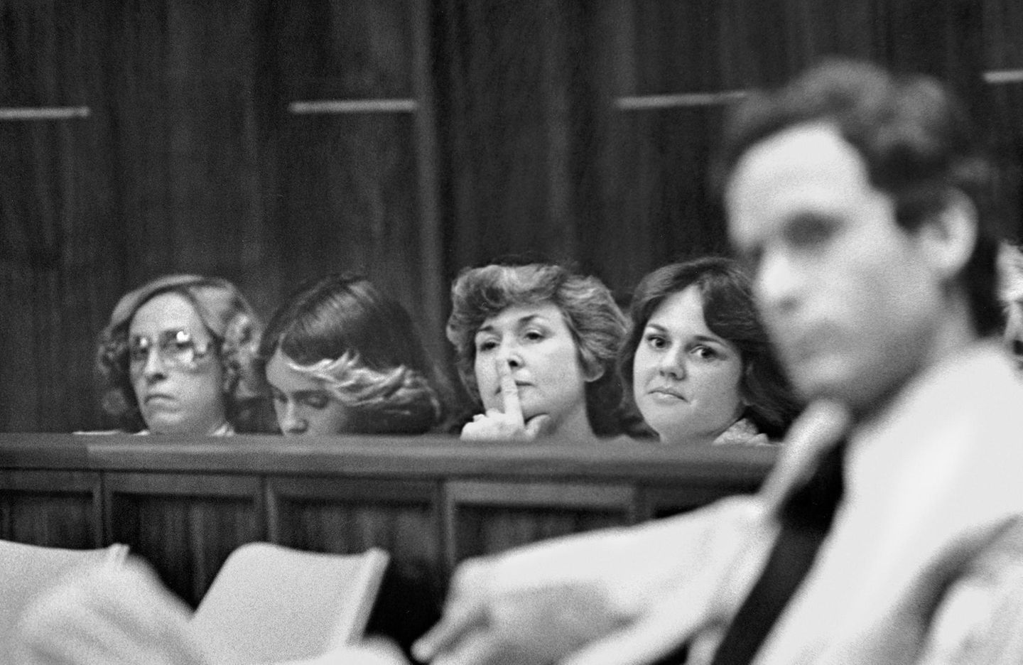 Vier Frauen, die Ted Bundy vor Gericht beobachten