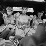 Drei Erwachsene Frauen auf dem Rücksitz