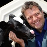 Robert Habeck mit Kalb