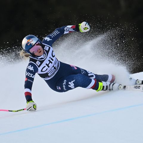 Lindsey Vonn rast eine Piste hinuter