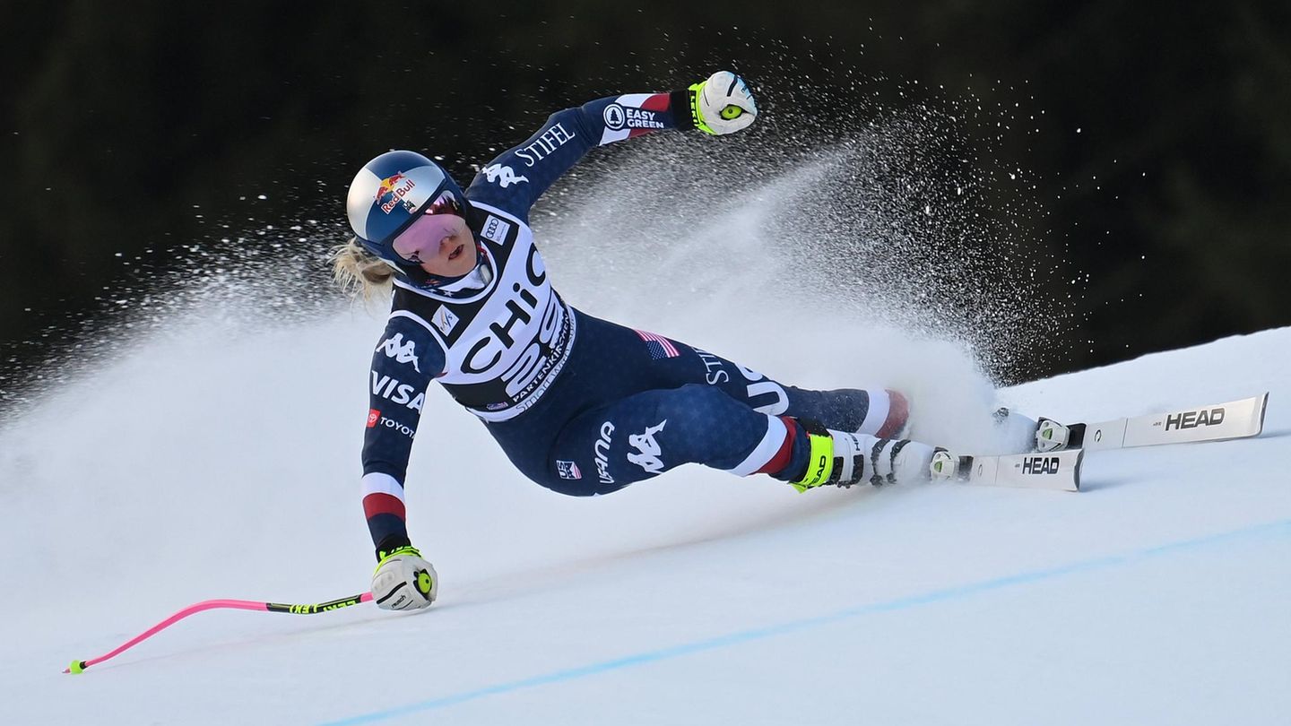 Lindsey Vonn rast eine Piste hinuter