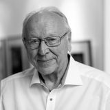 Der Fotograf Thomas Billhardt starb am 23. Januar im Alter von 87 Jahren. Weltberühmt wurde er mit seinen Fotografien vom Vietnamkrieg in den 1960er Jahren. 1974 fotografierte Billhardt auch beim Besuch von Breschnew in Berlin. So hielt er den berühmten "Bruderkuss" zwischen SED-Parteichef Erich Honecker und Sowjetführer Leonid Breschnew aus dem Jahr 1974 im Bild fest