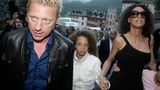 Boris und Lilly Becker laufen auf die Kameras der Fotojournalisten zu