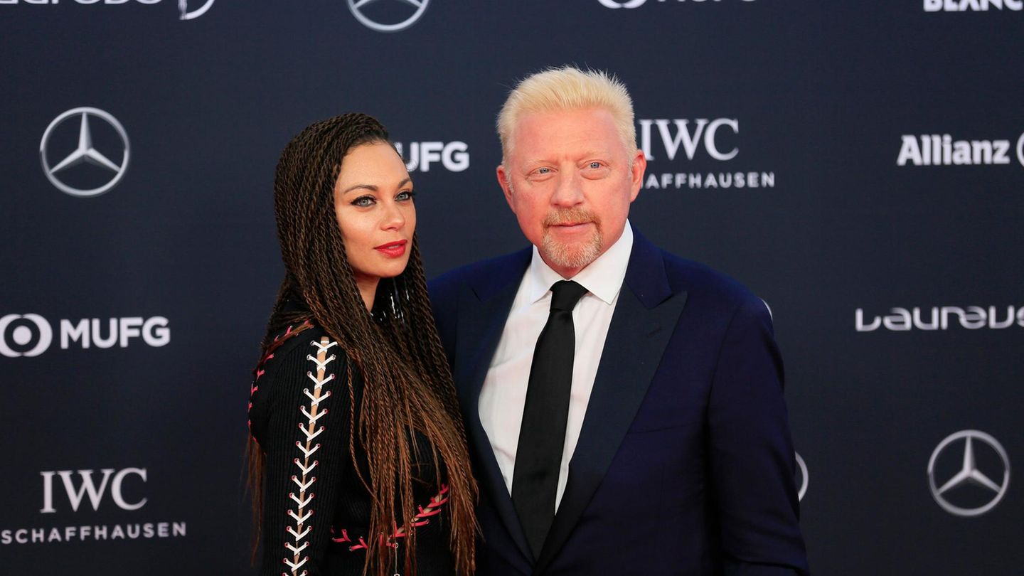 Boris und Lilly Becker kurz vor ihrer Trennung auf einem roten Teppich, in festlicher Abendkleidung.