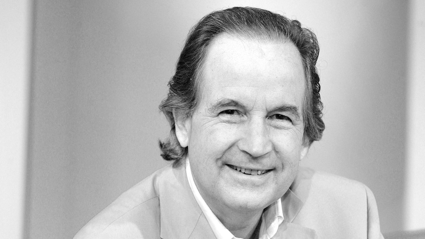 Der TV-Moderator und Schauspieler starb nach kurzer schwerer Krankheit am 29. Januar dieses Jahres. Bekannt war Schautzer etwa aus der ARD-Sendung "Pleiten, Pech & Pannen", die Mitte der 1980er lustige Privatvideos über Missgeschicke zeigte. Erfolgreich waren auch Sendungen wie "Alles oder nichts" oder "Allein gegen alle". Auch war er das Gesicht großer Samstagabendshow. Er wurde 84 Jahre alt