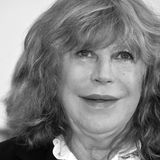 Die britische Sängerin und Sixties-Ikone starb am 30. Januar im Alter von 78 Jahren in London. Faithfull verdankte ihre Berühmtheit in den Sechzigern vor allem ihrer Beziehung mit dem Rolling-Stones-Sänger Mick Jagger. Doch der Rock ’n’ Roll-Lifestyle forderte seinen Tribut: Faithfull wurde zum Junkie, saß im Gefängnis und lebte zwei Jahre lang auf der Straße. Später spielte sie in mehreren Filmen mit