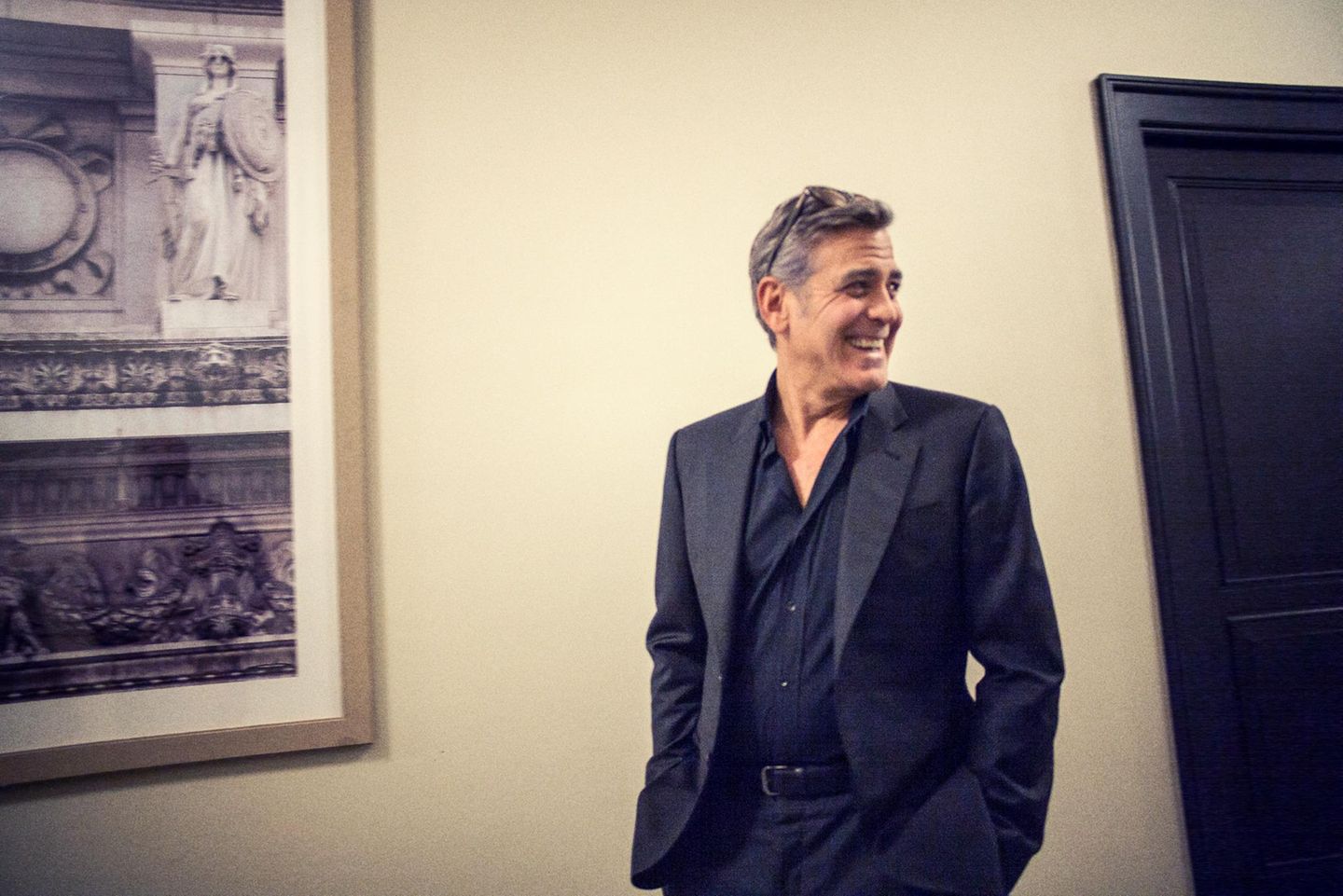 Heiter weiter: Nach dem Interview mit dem stern muss George Clooney schnell zur Premiere seiner Komödie "Hail, Caesar!"