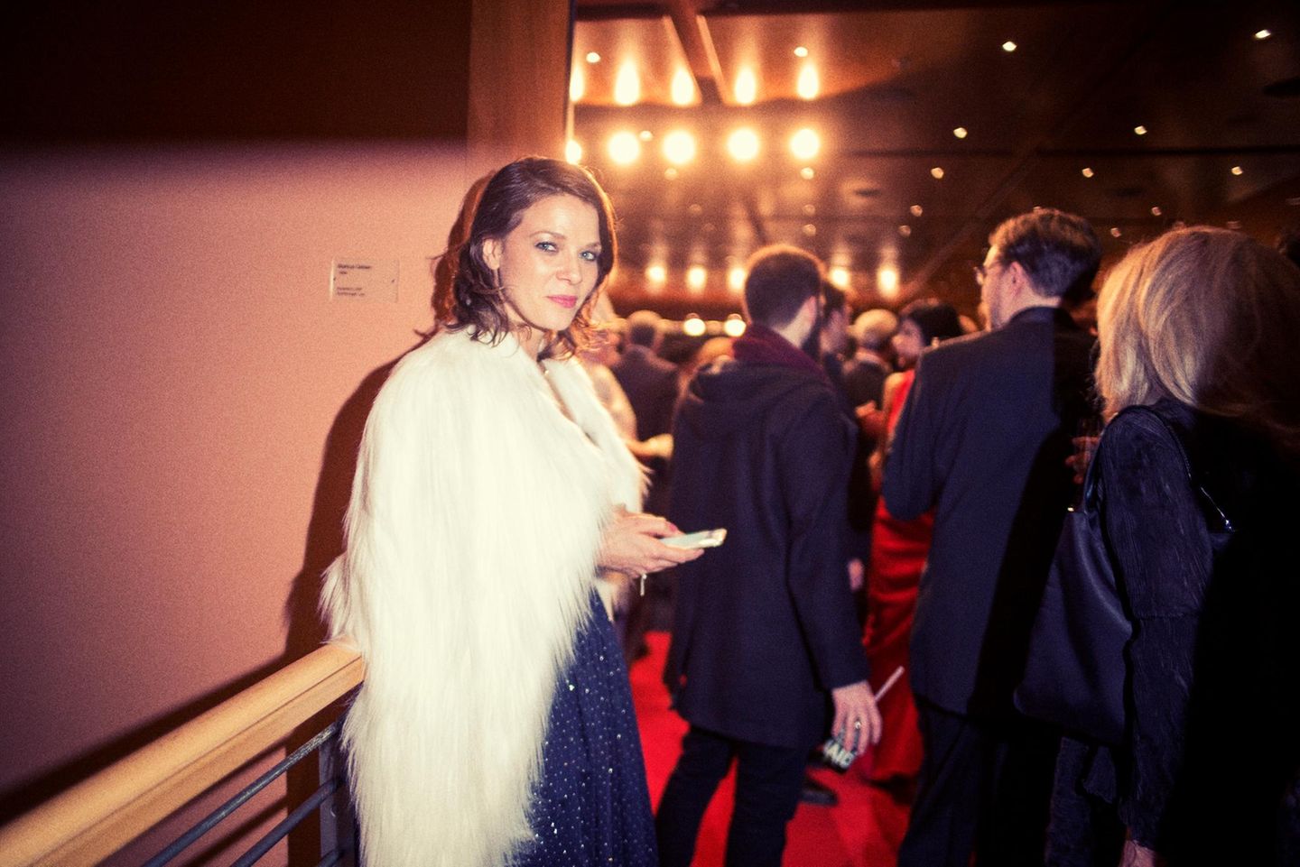 Glamourös mit Handy: Jessica Schwarz bei der Eröffnung der Berlinale vor sieben Jahren