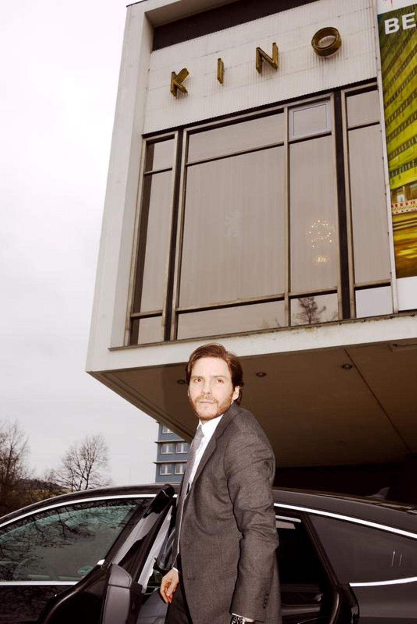 Komm mit ins Kino: Daniel Brühl präsentiert sein Drama "Jeder stirbt für sich allein"