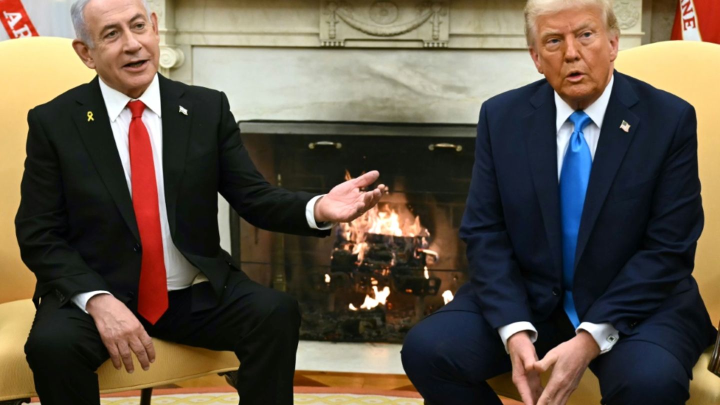 Donald Trump (R) mit Benjamin Netanjahu (L)