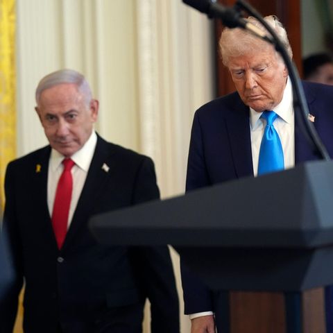 Donald Trump und Benjamin Netanjahu auf dem Weg zur Pressekonferenz