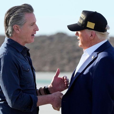 Der kalifornische Gouverneur, der Demokrat Gavin Newsom (links), zahm, als er US -Präsident Donald Trump besuchte