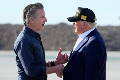 Kaliforniens Gouverneur, Demokrat Gavin Newsom (l.), zeigte sich beim Besuch von US-Präsident Donald Trump handzahm