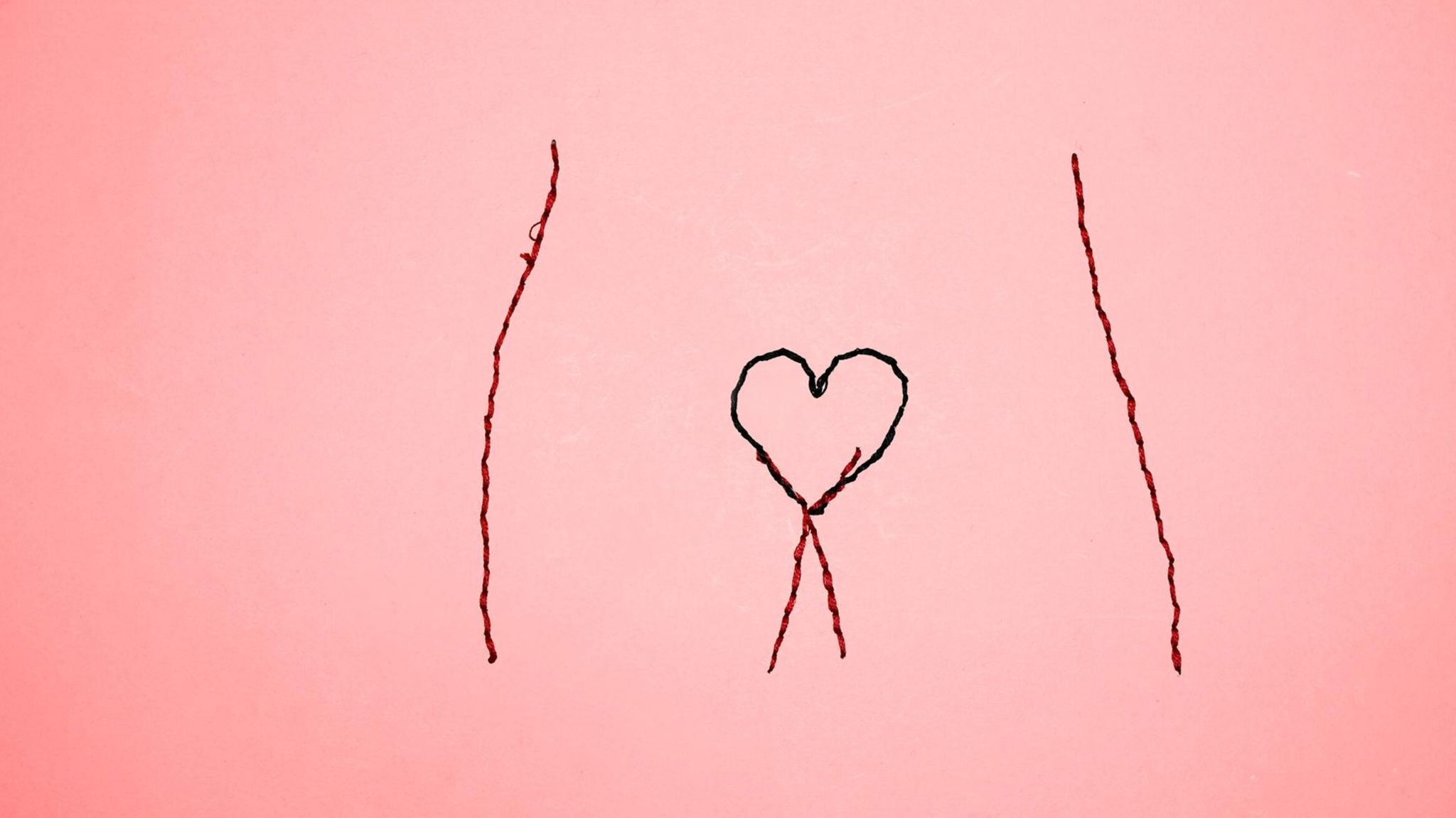 Gestickter weiblicher Unterleib mit Herz im Schritt